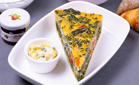 Quiche z papryką i szpinakiem